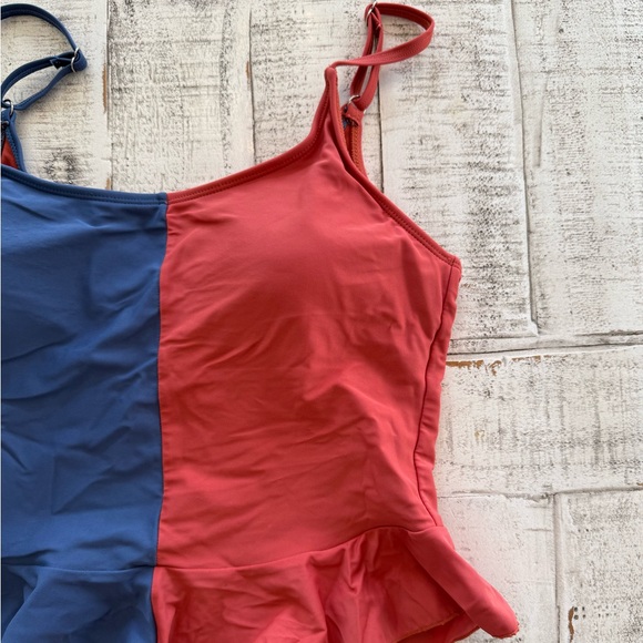 Janela Bay Color Block Two Color Ruffle Modest Tankini Swim Top - Picture 3 of 5